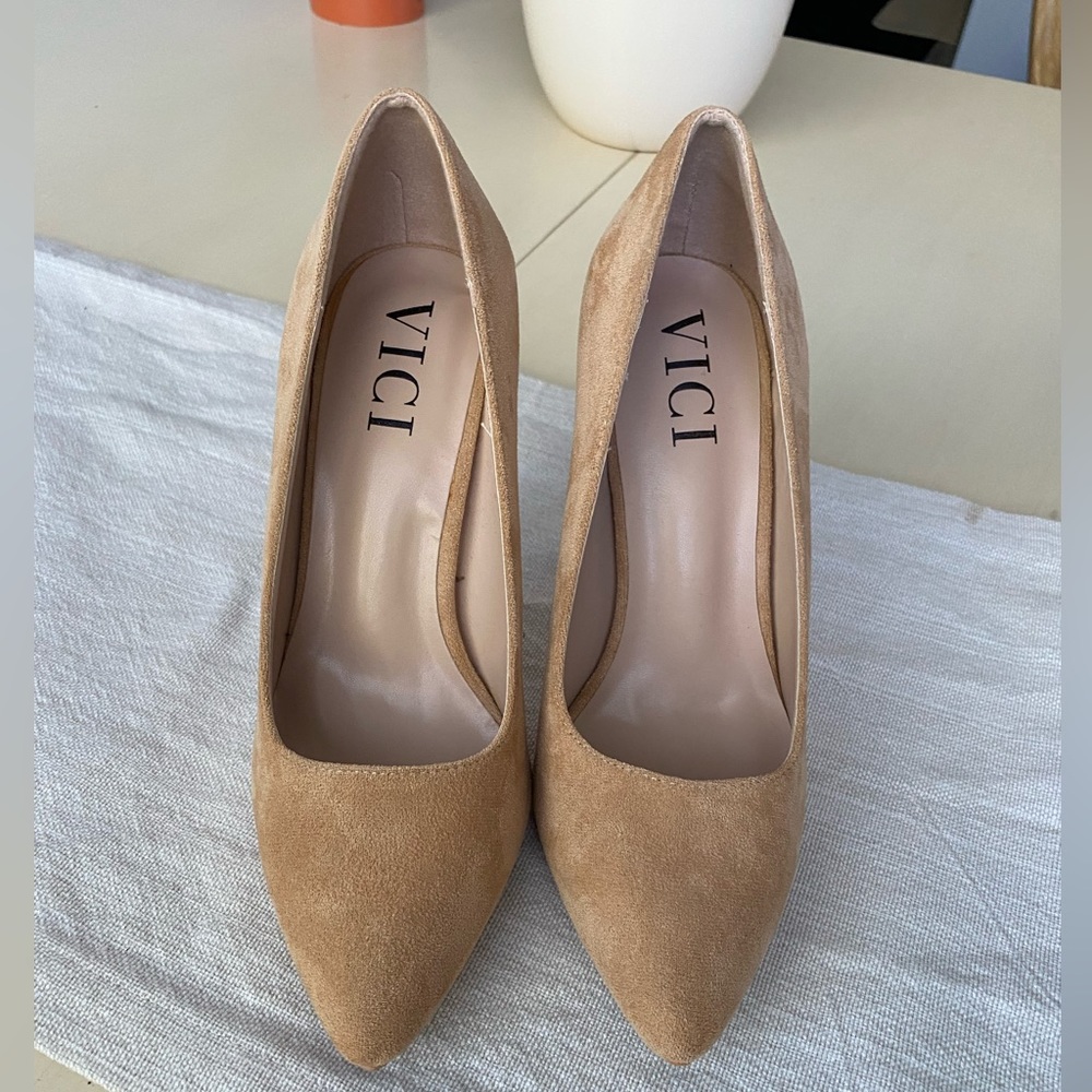 Vici brand nude beige faux suede heels - Size 7